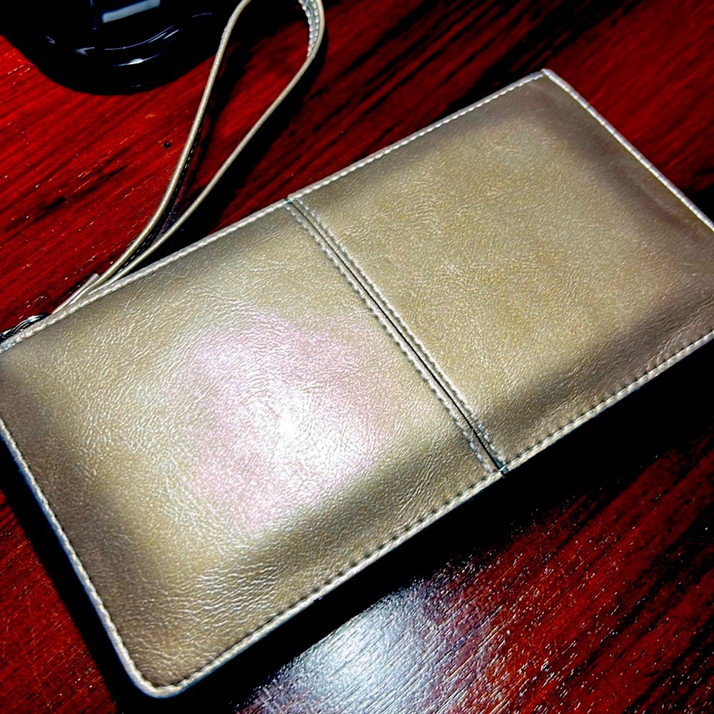 NWOT-Vegan Leather Wristlet/Eco Friendly